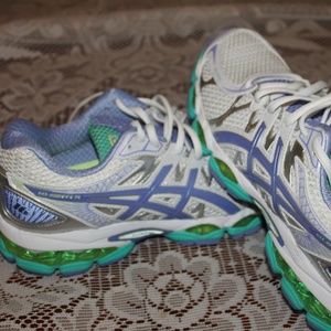 Women's Asics Gel Nimbus Size 9 Narrow